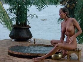 Бо Дерек голая – Призраки этого не делают (1989) #3