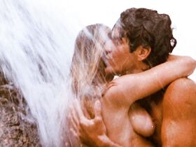 Кэндис Дэйли голая, Нелия Дж. Козза голая – Адские охотники (1986) #2