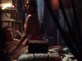 Бренда Бакки голая, Пегги Трентини голая, Тина Холлимон голая, Чейси Лэйн голая – В осаде 2: Темная территория (1995) #3