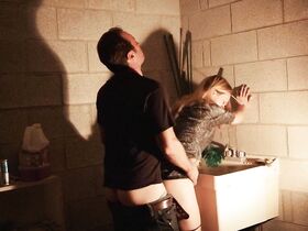 Линн Манчинелли секси – Плохой Фрэнк (2017)