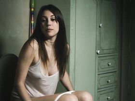 Бланка Суарес голая, Чиу Хуэйчи голая – Короли рулетки (2012) #2