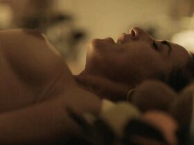 Белен Лопес голая, Лиси Линдер голая – Пластиковое море s01e04 (2015)