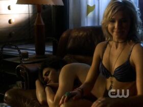 Ариэль Кеббел секси, Шири Эпплби секси – Жизнь непредсказуема s02e01 (2010) #2