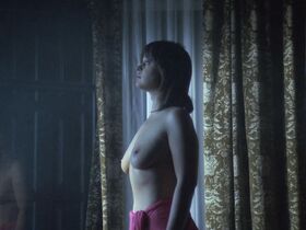 Анн-Беате Энгельке голая, Надя Герганофф голая – Кровавая луна (1981)