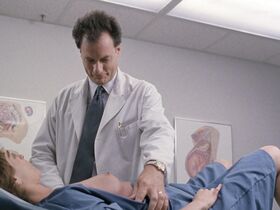 Аннабелла Шиорра голая, Ребекка Де Морнэй голая – Рука, качающая колыбель (1992)