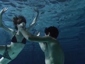 Лио Типтон секси – Одна квадратная миля (2014)