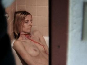 Эми Саймец голая, Келси Мангер голая – Ужасный способ умереть (2010) #2