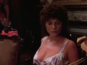Эдриенн Барбо голая – Болотная тварь (1982) #3