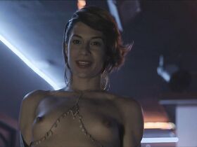 Адриана Камара голая, Алехандра Лоренте голая – Сикарии: Ночью в тишине (2015)