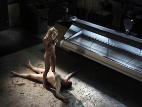 Нелли Беннер голая, Уильма Баккер голая – Мясо (2010) #3