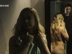 Сюзанна-Мария Враге голая – Желание (2002) #2