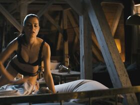 Сьюзан Хёкке секси – Отцовство (2014)