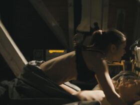 Сьюзан Хёкке секси – Отцовство (2014) #3