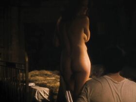 Мари Баумер голая, Долорес Чаплин секси – Фальшивомонетчики (2007) #2