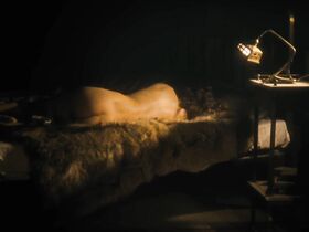 Мари Баумер голая, Долорес Чаплин секси – Фальшивомонетчики (2007) #2 #3