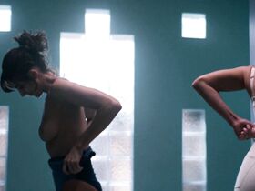 Элисон Бри голая – Блеск s01e01 (2017) #1