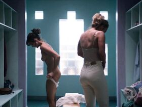 Элисон Бри голая – Блеск s01e01 (2017) #3