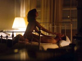 Элисон Бри голая – Блеск s01e01 (2017) #9