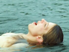 Йёрдис Трибель голая – Хорошее лето (2011)