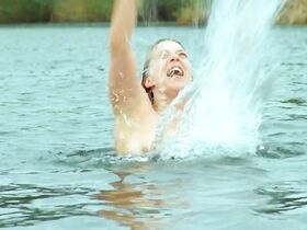 Йёрдис Трибель голая – Хорошее лето (2011) #3