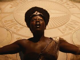 Йетиде Бадаки голая – Американские боги s01e08 (2017) #4