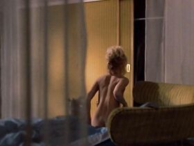 Голди Хоун голая – Эй! В моем супе девушка (1970) #2