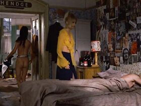 Джеральдин Шерман голая – Эй! В моем супе девушка (1970) #2