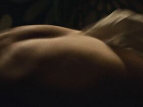 Вивьен Эндикотт Дуглас голая, Эмили Браунинг голая – Американские боги s01e02-04 (2017) #3