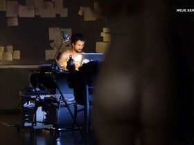 Амрей Хардт голая – Эйнштейн s01e02 (2016)