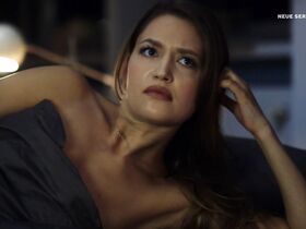 Амрей Хардт голая – Эйнштейн s01e02 (2016) #2