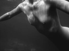 Аглая Шиловская голая – КЕ-ДЫ (2016)