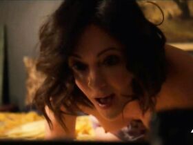 Джоэнна Гоуинг голая – Королевство s03e03 (2017) #3