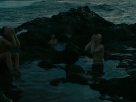 Жюли-Мари Парментье голая, Роксана Дюран голая – Эволюция (2016)