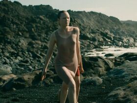 Жюли-Мари Парментье голая, Роксана Дюран голая – Эволюция (2016) #2