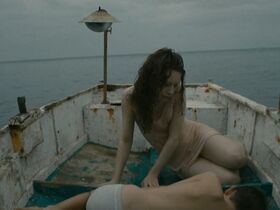 Жюли-Мари Парментье голая, Роксана Дюран голая – Эволюция (2016) #3