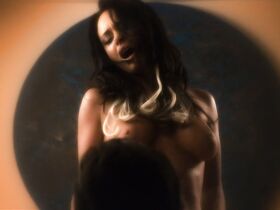 Мэдисон Маккинли голая – Свингеры из Палм-Спрингс (2017) #2