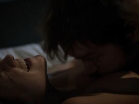 Мари Самбур голая – Прекрасная семья s13e05 (2016)