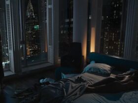 Изабель Рише секси, Тетчена Белланж секси – 3 счастливых поросенка (2016)