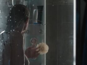 Софи Прегент голая – 3 счастливых поросенка (2016) #2