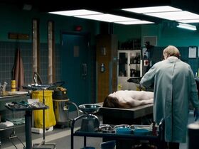 Олуэн Катрин Келли голая – Демон внутри (2016) #2