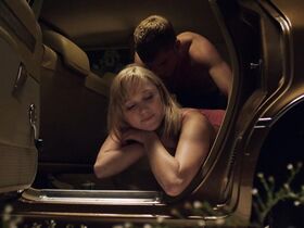 Майка Монро секси – Оно (2014) #3