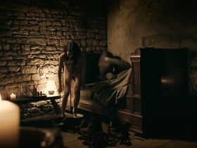 Эмили Артапинье голая – Корпорация героев s03e27 (2013)