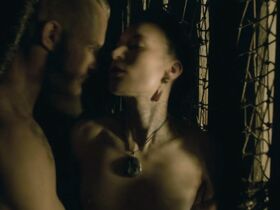 Ида Нилсен голая, Йозефин Асплунд голая – Викинги s04e18 (2017) #2