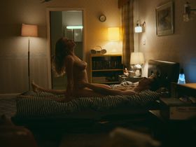 Эйми Лу Вуд голая - Сексуальное просвещение s01e01 (2019) #1