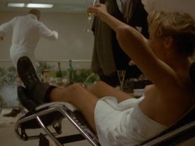 Сесилия Уолтон голая - Бесхитростное убийство (1982) #4
