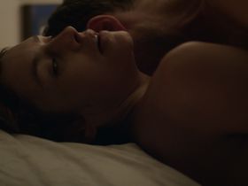 Ханна Уэр секси - Первые s01e04 (2018) #3