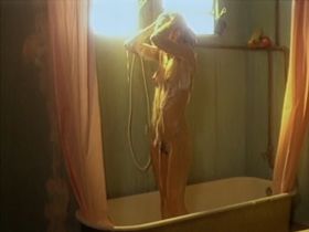 Лидия Бронди голая - Поцелуй на асфальте (1981) #3