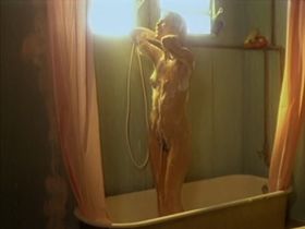 Лидия Бронди голая - Поцелуй на асфальте (1981) #4