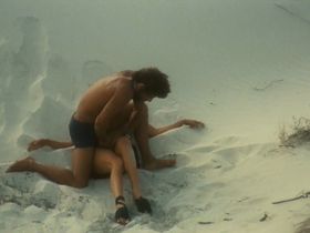 Марианджела Мелато голая - Унесённые необыкновенной судьбой в лазурное море в августе (1974) #8