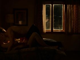Сильвия Хукс секси - Безбашенные (2017)